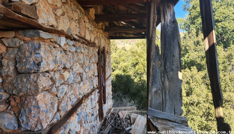 FIRSAT DENİZLİ TAVAS KAYACAKÖYDE 1145M2 2 KATLI TAŞ EV VE ARSASI