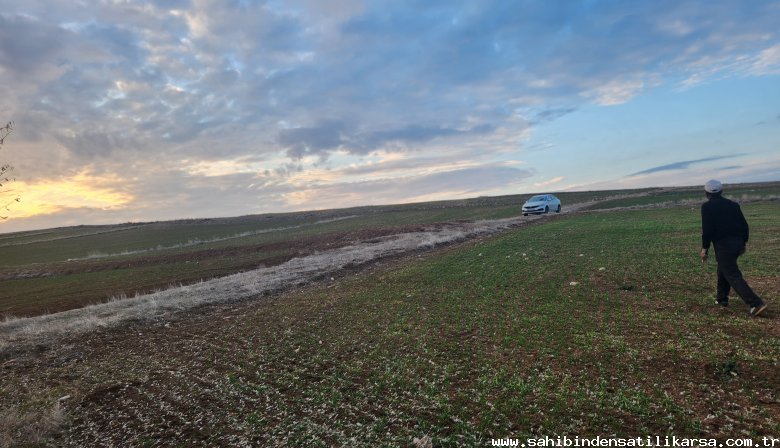 FIRSAT SARIKAYA İNEVİDE KADASTRAL YOLA ÇİFT CEPHELİ 3700M2 TARLA