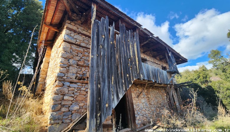 FIRSAT DENİZLİ TAVAS KAYACAKÖYDE 1145M2 2 KATLI TAŞ EV VE ARSASI