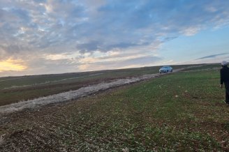 FIRSAT SARIKAYA İNEVİDE KADASTRAL YOLA ÇİFT CEPHELİ 3700M2 TARLA
